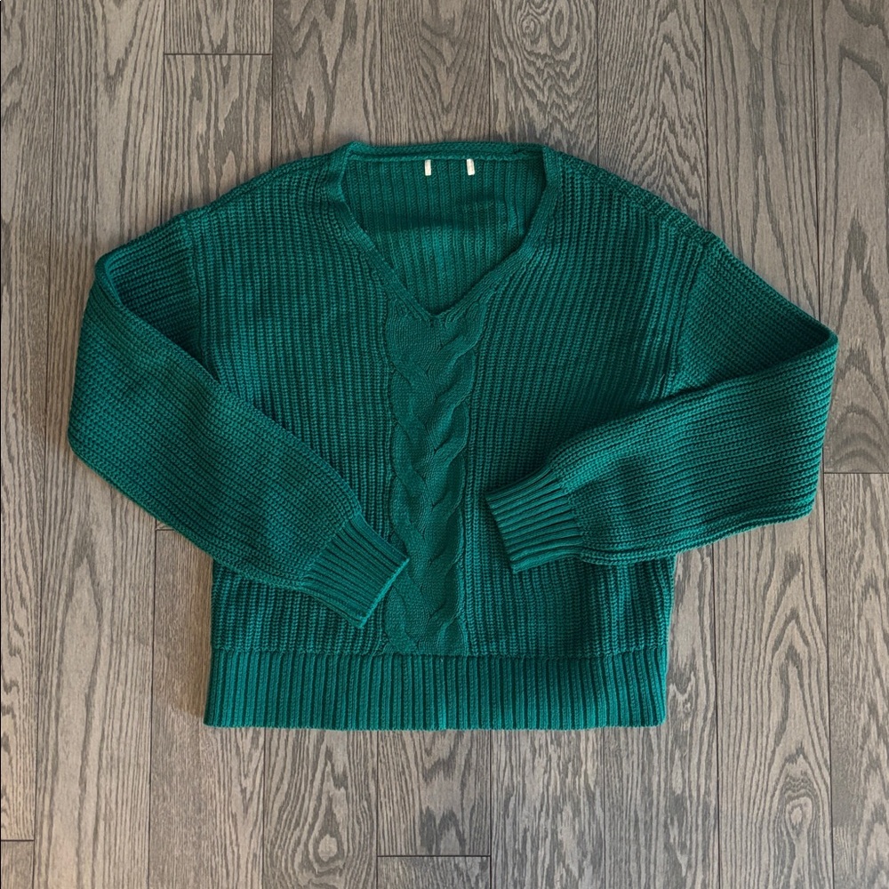NEW V-Neck Sweater 🌟💚